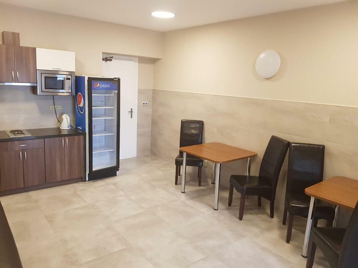 Penzion Hudebka Louny Exterior foto